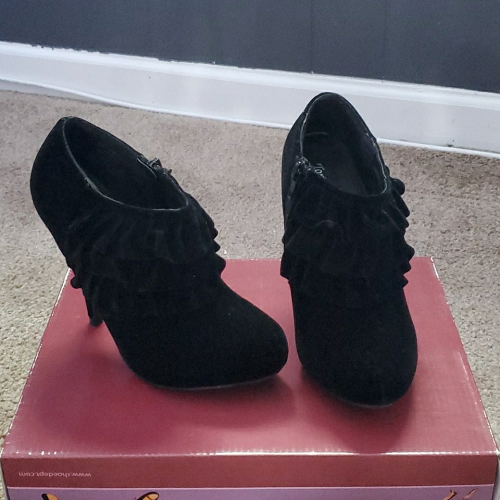 High heel ankle booties